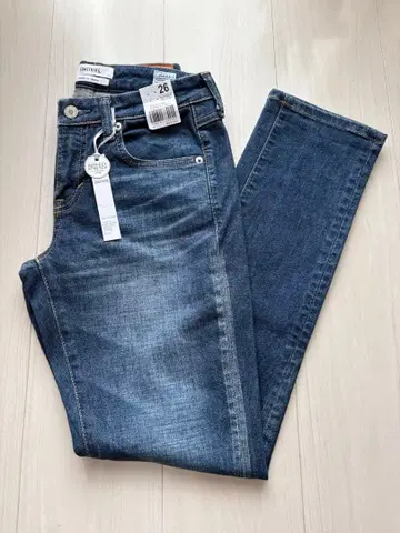 썸씽 테이퍼드 스트레이트 데님 팬츠