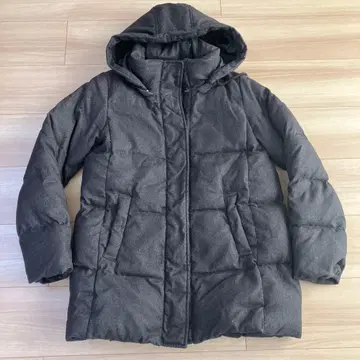 다크 그레이 후드 부착 다운 자켓