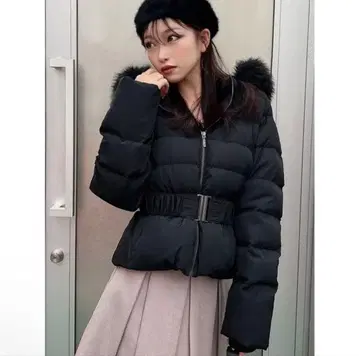 RESEXXY 리젝시 숏 다운 자켓 블랙