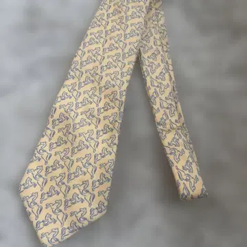 Salvatore Ferragamo 실크 넥타이 크림색 말 무늬