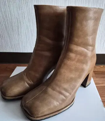 티비베이트 와이드 스퀘어토 숏부츠