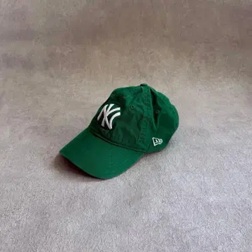 newera x moma New York Yankees 캡