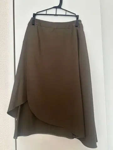 Aveniretoile 카키 플레어 스커트 무릎 기장