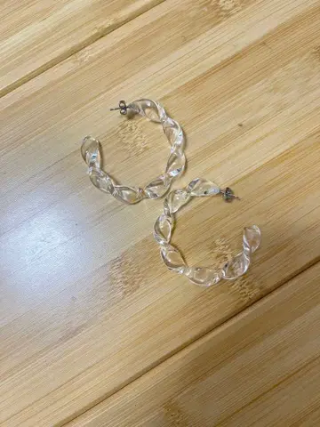 O/OVAL 나사나사 클리어 귀걸이