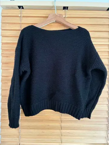 미즈이로 인드 블랙 니트 스웨터