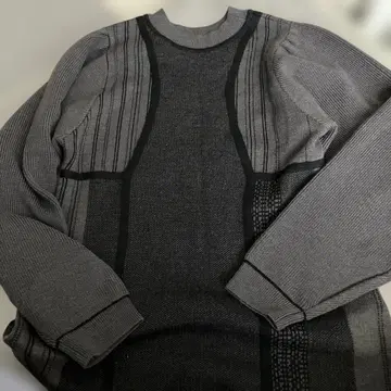 1회 단시간 착용 willfully 짙은 그레이의 멋진 패턴 니트