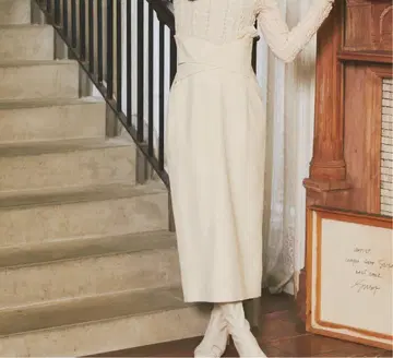 25SS CELFORD 웨이스트 크로스 디자인 타이트 스커트 36