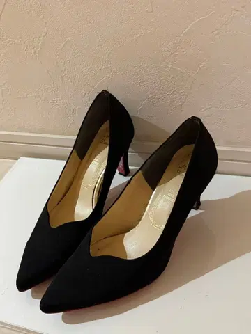 Mister Roug 블랙 스틸레토 펌프스