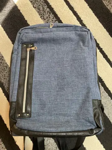 파랑과 검정색 럭색/백팩