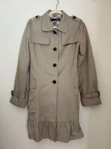 이스트 보이 EASTBOY 프릴 밑단 베이지 트렌치코트