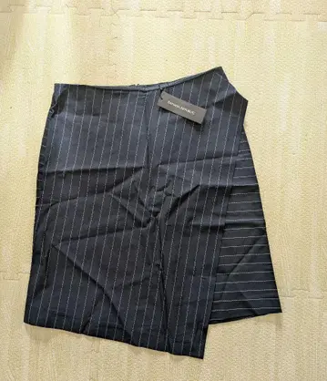 BANANA REPUBLIC 네이비 스트라이프 타이트 스커트 사이즈 2