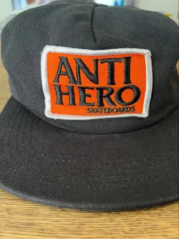ANTI HERO 블랙 캡 스케이트보드 SKATE