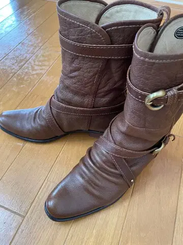 ing 브라운 가죽 스트랩 부츠