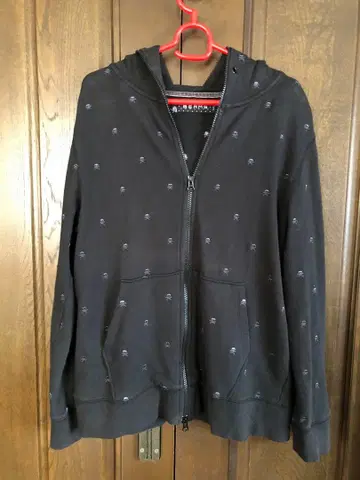 BEAMS 스컬 올 패턴 풀 집업 후드티 블랙