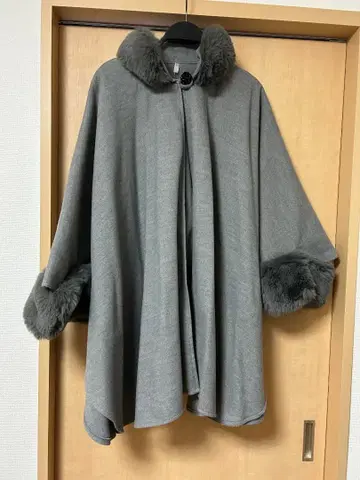 그레이 퍼 케이프 코트