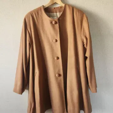 베이지 리본 포함 프릴 옷깃 코트