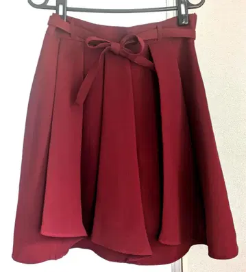 버건디 플레어 스커트 리본 포함