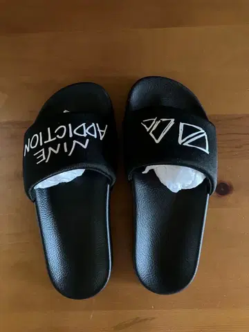 새상품급 NINE ADDICTION 비치 샌들 23cm 블랙