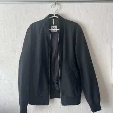 ZARA 블랙 점퍼 M 사이즈