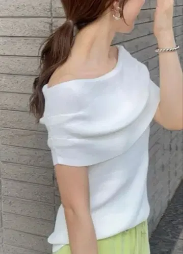 milaowen 접촉 냉감 오프숄더 리브 니트 화이트