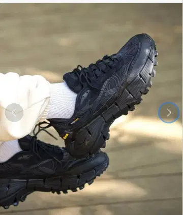 Reebok Vibram 블랙 스니커즈