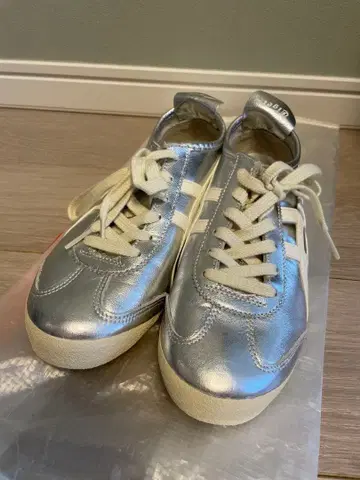 오니츠카타이거 MEXICO66 실버