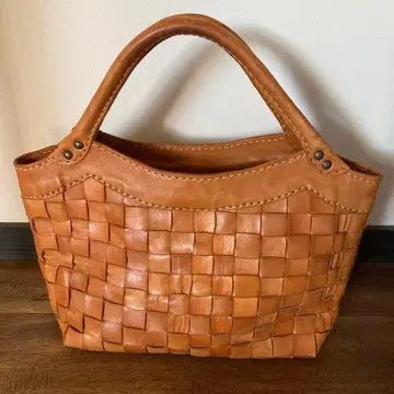 로비타 카멜 가죽 뜨개질 토트백