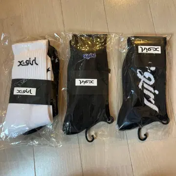 새상품 xgirl 삭스 4족 세트 화이트 블랙