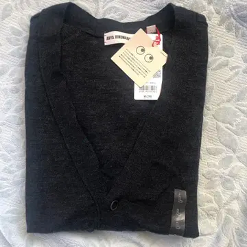 미사용 새상품 유니클로 ANNA HINDMARCH 가디건 다크 그레이 L