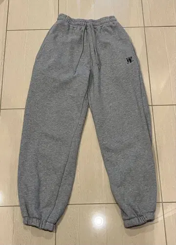 WOOALONG 자수 그레이 조거 팬츠