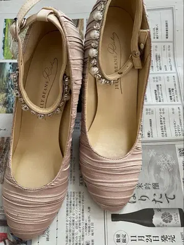 비쥬 스트랩 핑크 펌프스 중간 힐