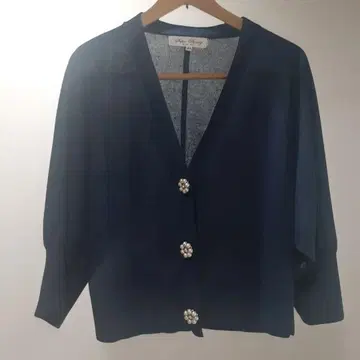 [ Super Beauty ] 네이비 V넥 가디건 비쥬 포함