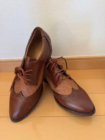 브라운 가죽 신발