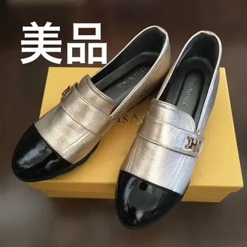 골드와 블랙 로퍼