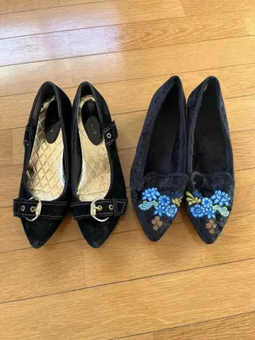 블랙 스웨이드 플랫슈즈와 펌프스 세트