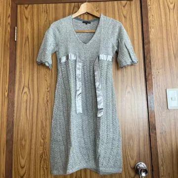 꼼사데모드 니트 원피스