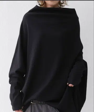 안티카 보틀넥 돌먼 상의