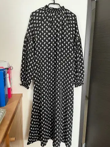 꽃무늬 맥시 드레스 블랙과 화이트