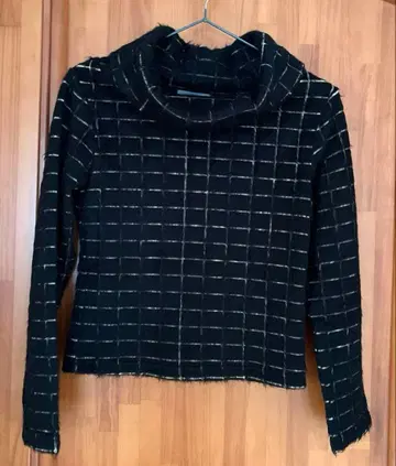 ta 블랙과 베이지 체크 무늬 하이넥 숏 니트 새상품급