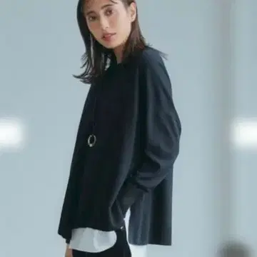 새상품급 미사용 택 포함 23구 우스텟드 울 빅 실루엣 니트