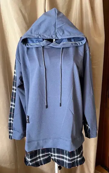 블루 후드 부착 후드티 체크 무늬