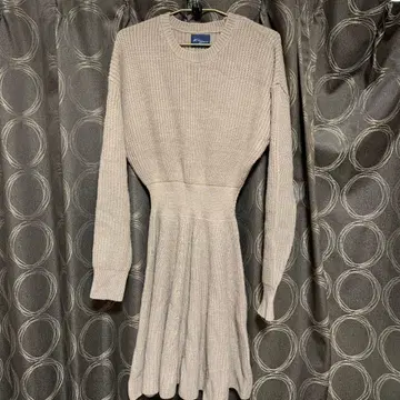베이지 니트 원피스 긴팔 핏앤플레어