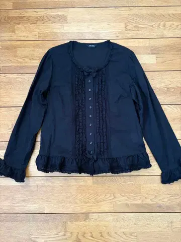 핑크하우스 프릴 달린 블랙 긴팔 셔츠