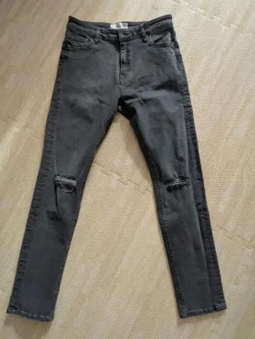 그레이 스키니 데님 무릎 데미지