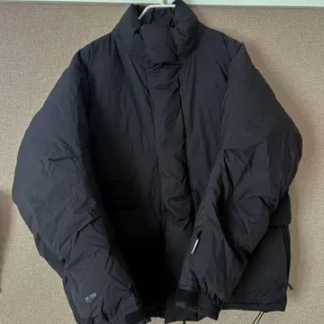 DAIWA PIER39 EXPEDITION DOWN JACKET 블랙