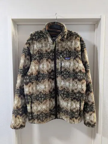 Patagonia 플리스 자켓 카모 패턴