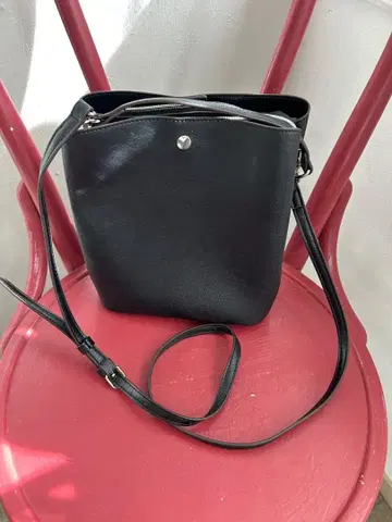 쿠리하라 하루미 블랙 가죽 숄더백