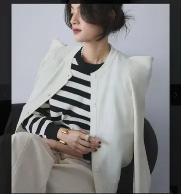 엘프 랭크 턱 숄더 퍼프 슬리브 니트 가디건