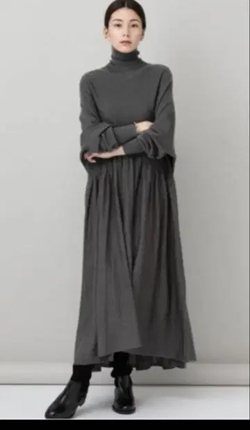 캘런솔로지 울 하이넥 개더 원피스