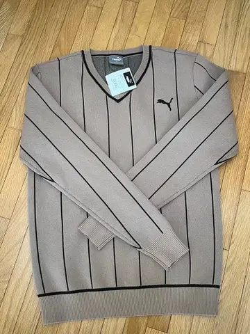 Puma 베이지 스트라이프 V넥 스웨터